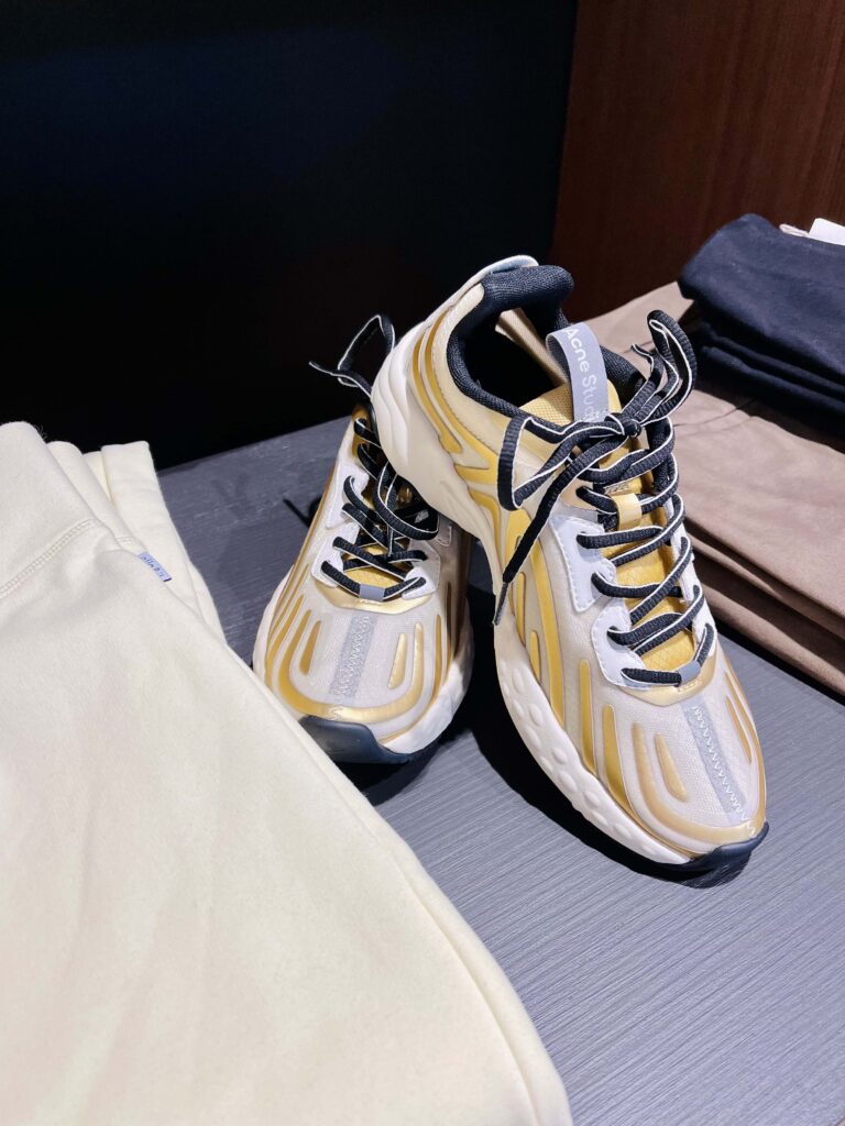 Acne Studios sneakers fra Strique & Mique