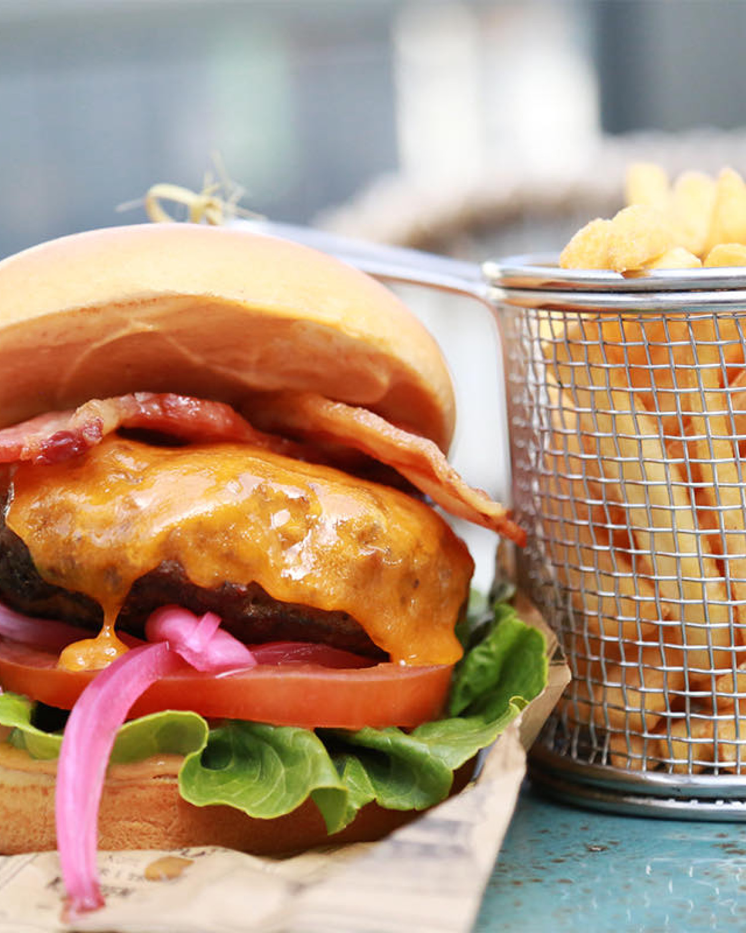 Biffburger med fries fra Lasse Liten