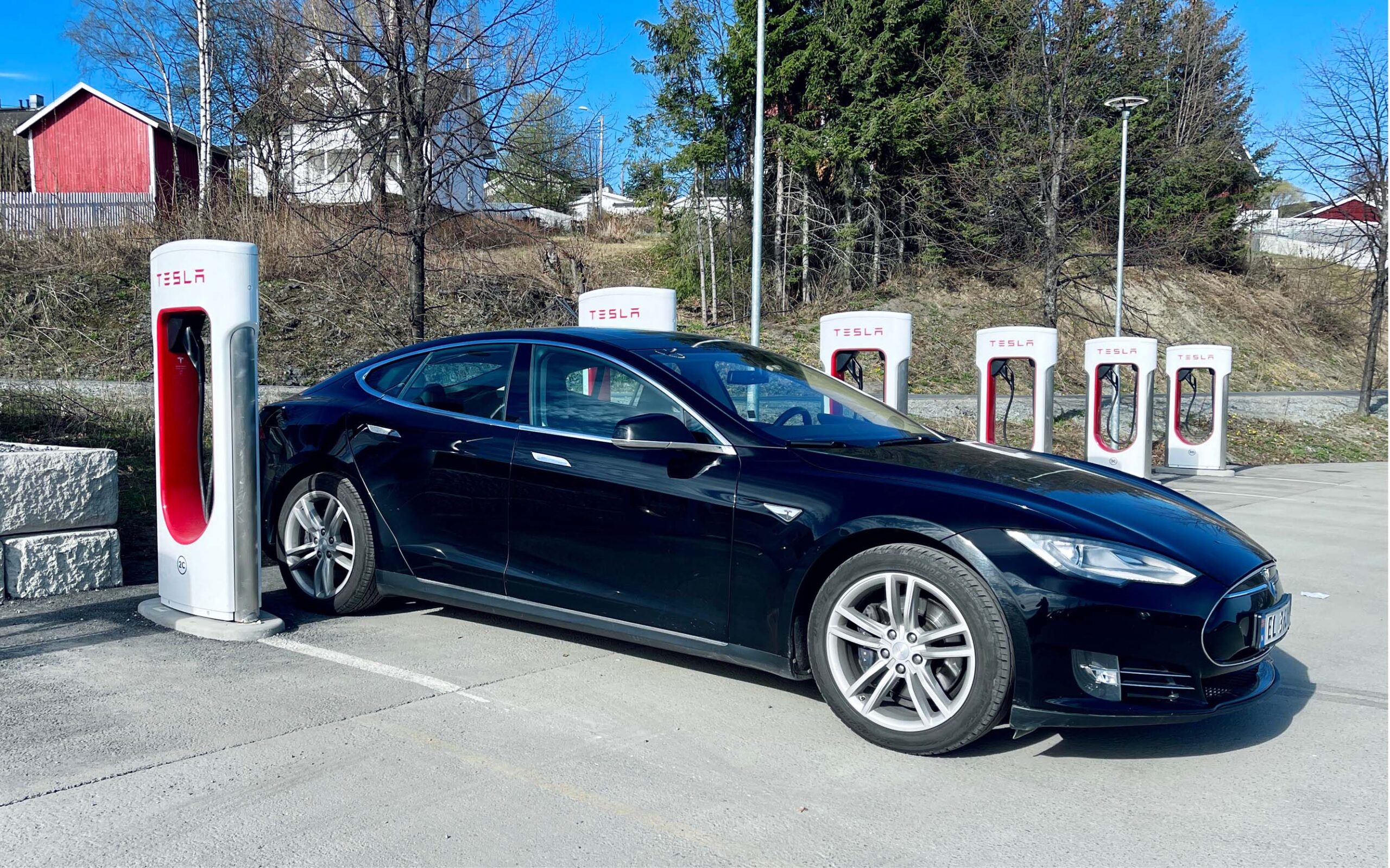 Tesla superladere på CC Gjøvik