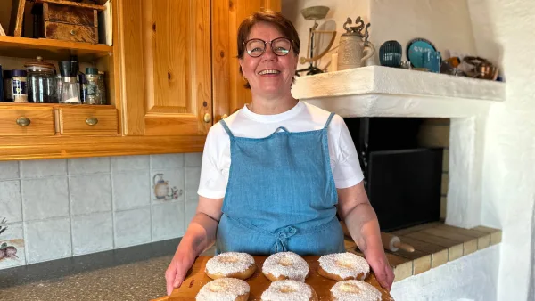Gunhild Næss baker skolebrød